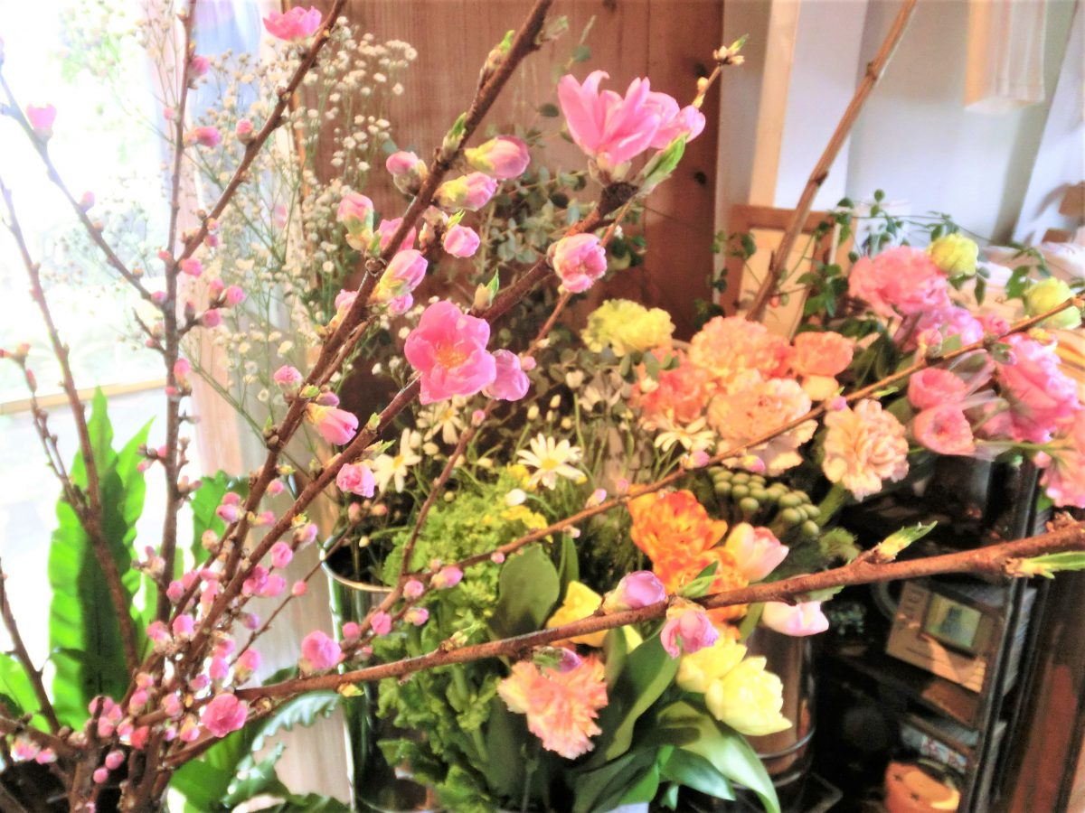 桃の花 花いちりんは沖縄コザの花屋または古民家カフェ